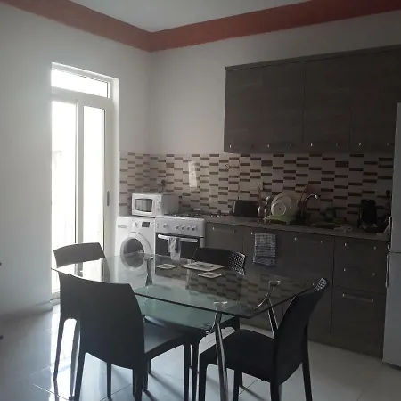 Carmen Flat - Rue D' Argens