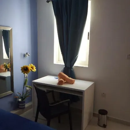 Carmen Flat - Rue D' Argens